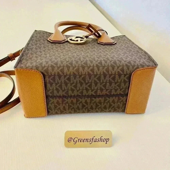 Michael Kors purse Mercer messenger crossbody in brown signature - Picture 7 of 10